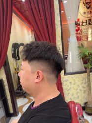 -东方先生国潮男士理发馆