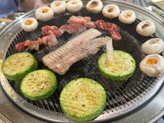 -围炉肉舍丹东海鲜烤肉·烤活鳗(步行街店)