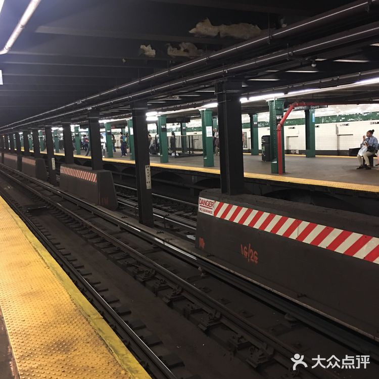 乘车可以选择人工售票或自助售票机买票