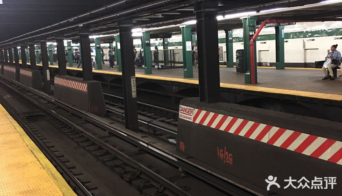 乘车可以选择人工售票或自助售票机买票