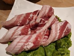 精品厚切五花肉配生菜-新石器烤肉(南通CBD大有境店)