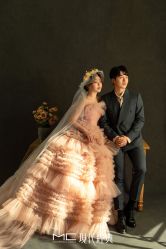 -现代经典婚纱摄影