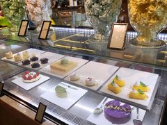 面包甜点陈列柜-大中华希尔顿酒店-念自助餐·嗨啤·小龙虾
