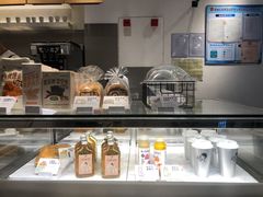 面包甜点陈列柜-喜茶(东莞汇一城店)