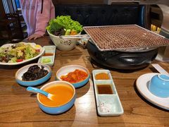 -明洞阿姨·韩式酱蟹烤肉·创意料理(三元桥店)