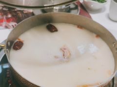-洪氏嗨捞·广东猪肚鸡·椰子鸡火锅(西咸万象城店)
