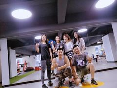 -越·健身工作室(华尔兹广场写字楼B栋店)