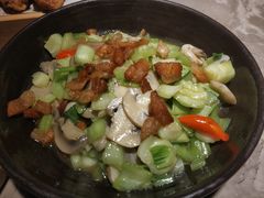 手捏菜炒蘑菇-新白鹿餐厅(金鹰新街口店)