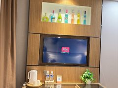 -潮漫酒店(北京通州环球度假区临河里地铁站店)