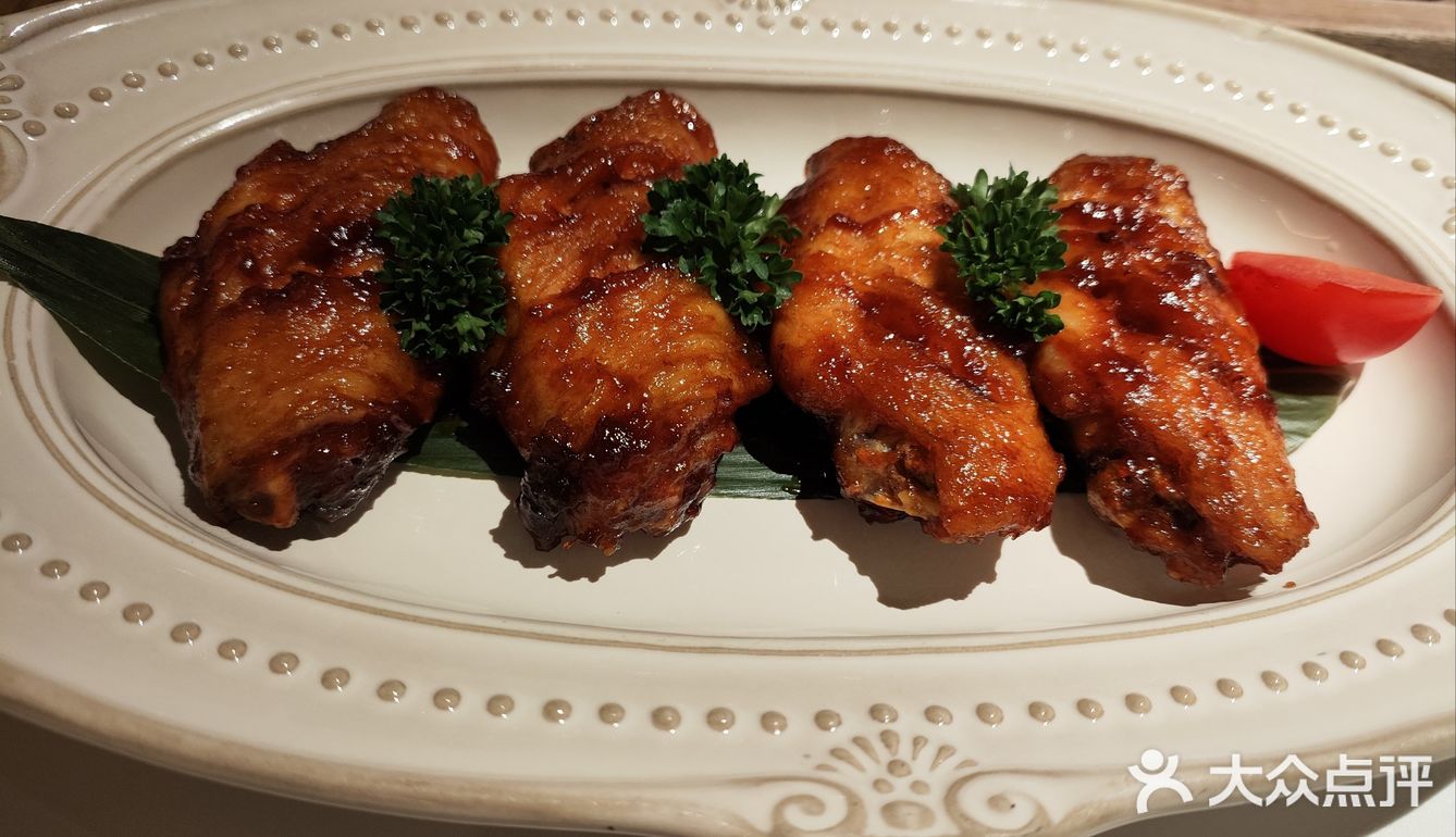 口味很一般的一家店 服务员也比较太难叫到~