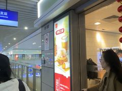-麦当劳(上海虹桥站30B检票口楼上)