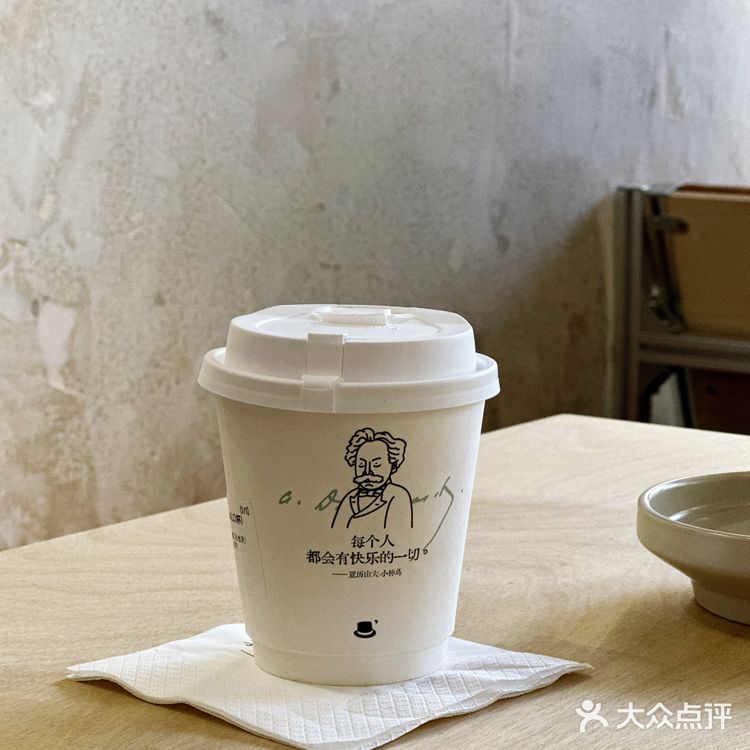 周末探店｜魔都梧桐区寻找咖啡店的舒心角落