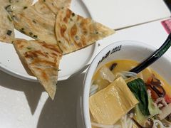 -蒙自源米线大王(花园城商场店)