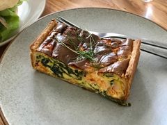 菠菜三文鱼塔-怪 kafe.