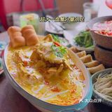 我们是快下午一点到的，店里依旧是座无虚席