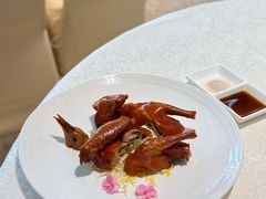 玻璃脆皮乳鸽-荣粤酒家·融合粤菜·海鲜火锅