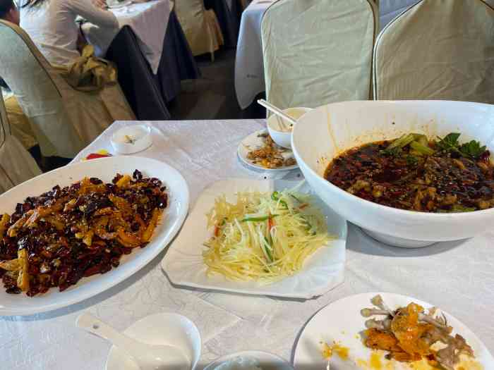 蜀都酒楼(开发区二店)-"[服务铃]服务:服务特别好,从选菜到吃.