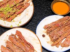 -何妹湿辣牛肉·粤式烧烤砂煲(桂雅路店)