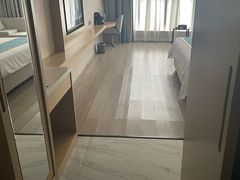 -南宁世纪君悦大酒店(青秀万达滨湖路地铁站店)
