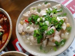 豌豆烧肥肠-周肥肠(江油总店)