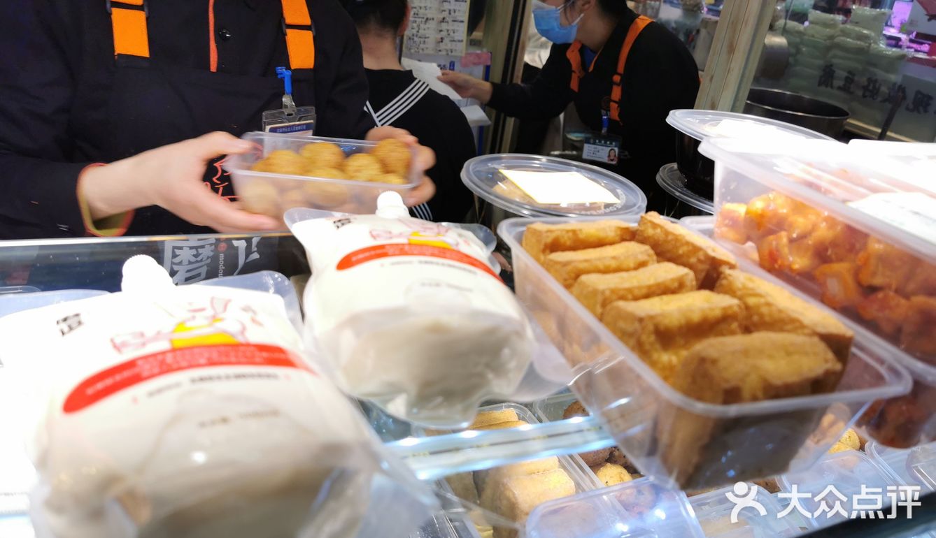五香豆干也推荐,外酥里嫩还有很香的蘸料