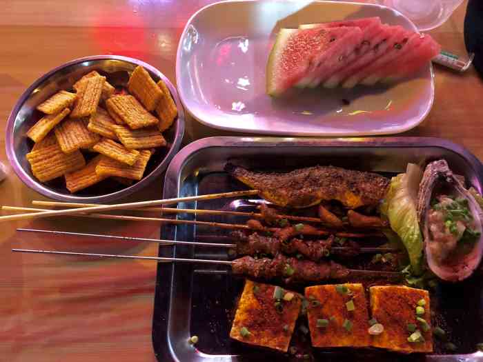 战地烧烤-"装修很有特色的一家烧烤店尤其是烤鱼真的.