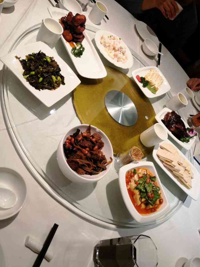 光明邨大酒家(淮海中路总店)-"光明村的东西已经不需要说了,淮海路