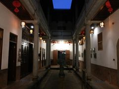 排屋里吃饭-万秋楼