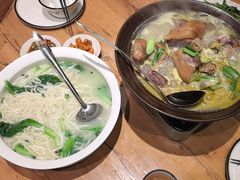 -帅巴人舅母子腊蹄民俗村