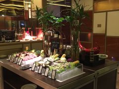自助取餐区-大中华希尔顿酒店-念自助餐·嗨啤·小龙虾