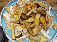 -菌之家·专业纯野生菌火锅·特色炒菌