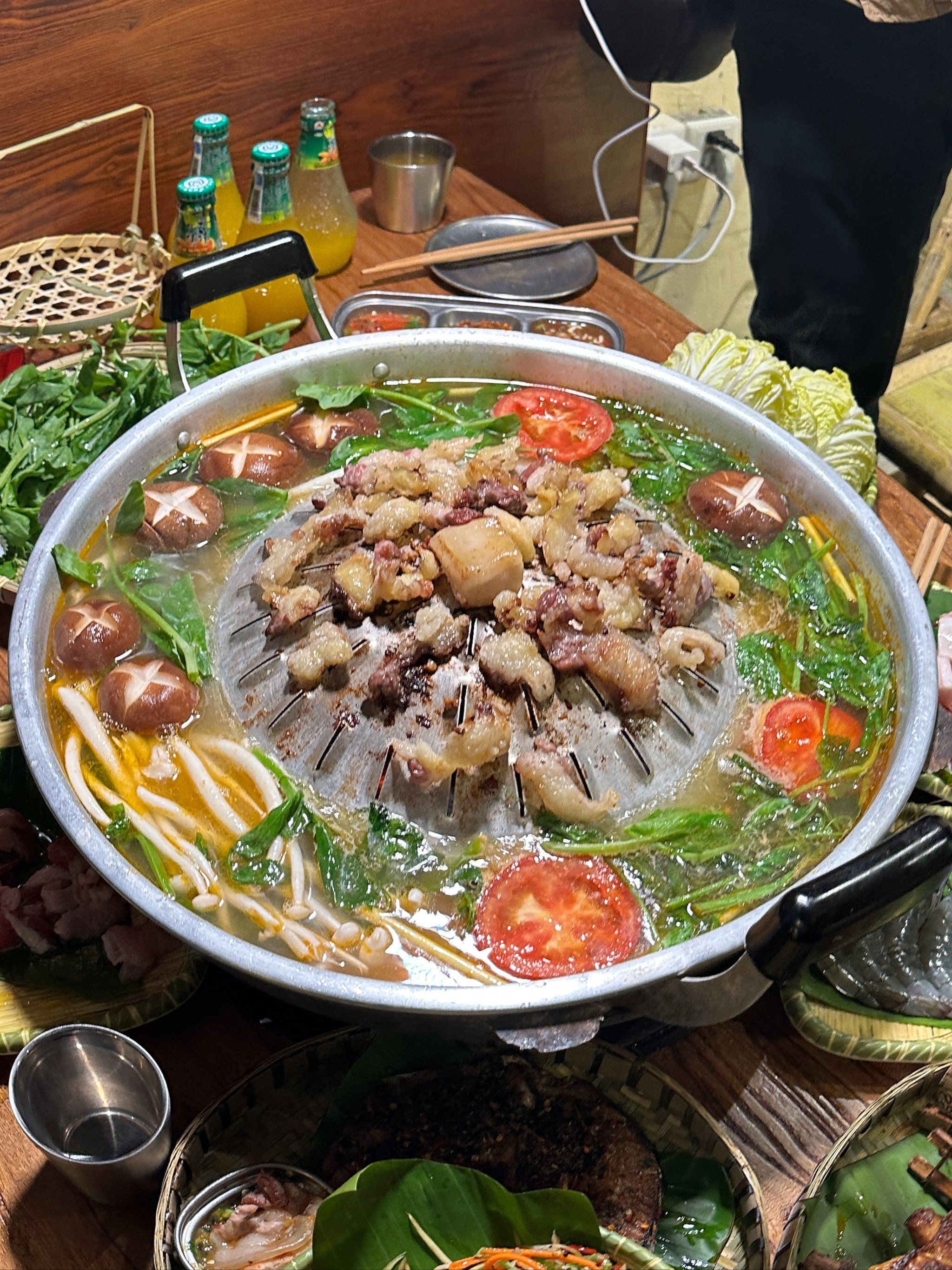 成都,在新华公园吃到了一种很新奇的老挝火锅!