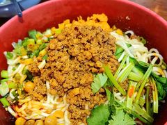 -爆炸头阿姨小四川正宗川味小吃(无任何分店)