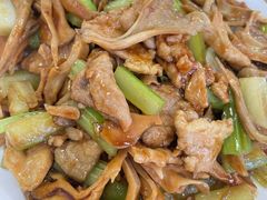 肉炒栗子蘑-翼松楼餐厅
