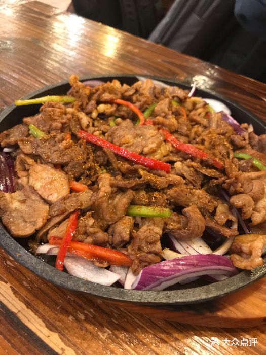 格日勒阿妈奶茶馆(奥林花园店)孜然铁板羊肉图片 - 第1张