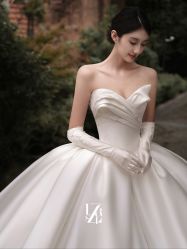 -Renee芮亦婚纱(原丽莎)