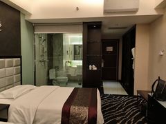 -昆明朗威酒店(昆明站火车站双桥夜市风情街店)