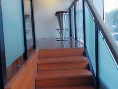 通往休息室的楼梯-亮雅轩图文快印连锁24小时(百子湾苹果社区店)