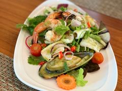 -Chom Cafe and Restaurant