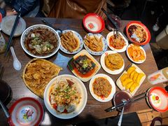 -爆炸头阿姨小四川正宗川味小吃(无任何分店)