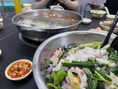 -周良天山牛杂城(天山路总店)