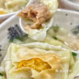 寒冷的冬季一碗热气腾腾的馄饨太对胃口了