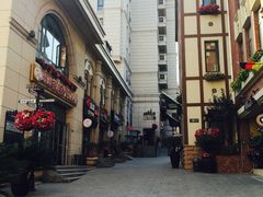 -鲁邦国际风情街(麦世达韩国精品百货店)