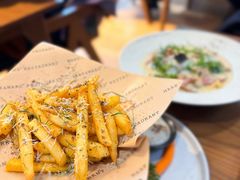 -Mark&Mars Restaurant