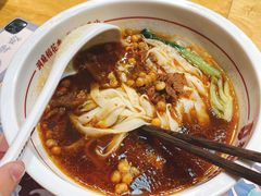 招牌红烧牛肉米粉-呷佬·长沙手工米粉(金沙江路店)