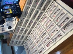 -MiRi眼镜连锁·蔡司·尼康控优点合作店(莘庄店)