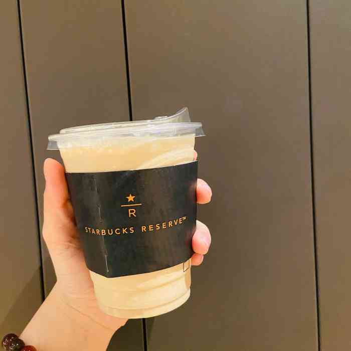 星巴克臻选(广州万菱汇店)-"位置:天河区万菱汇二楼.环境:这个店的.