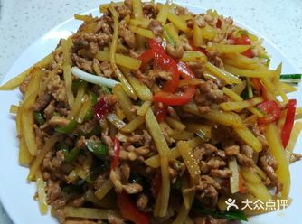 简单下饭的肉丝系列之青红双椒土豆肉丝