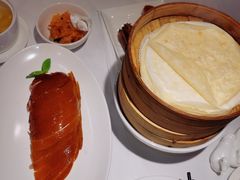 新鲜出炉的烤鸭-四季民福烤鸭店(前门店)