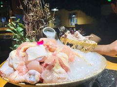 -洪氏嗨捞·广东猪肚鸡·椰子鸡火锅(西咸万象城店)